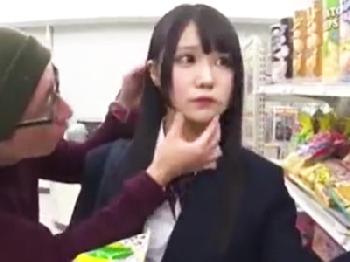 コンビニで時間停止!巨乳店員や客の幼顔女子校生に無制限種付けし放題美少女お姉さんロリOL中出しイラマチオレイプのエロ動画