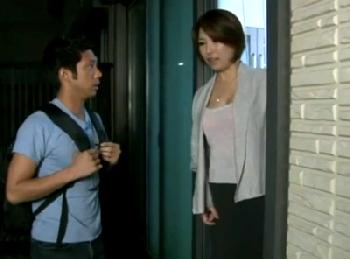 年頃になり構ってくれない息子…そんなかあちゃんが息子の友人を誘って禁断の不貞関係にW巨乳痴女人妻熟女のエロ動画