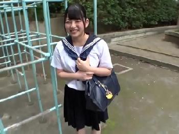 まだ大人の怖さを知らない無垢な笑顔、清純清楚ポニテ女子校生が何度も逝かされて赤面酸欠状態W素人美少女ロリハメ撮りのエロ動画