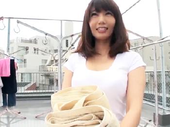 同じマンションにエッロい細身お姉さんが住んでいてラッキーパコ素人痴女ハメ撮りのエロ動画