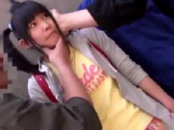 「やだ…こわいょ…」無毛ミニ系を誘拐→野外で中出し陵辱キメる残虐オッサン素人美少女ロリパイパンレイプのエロ動画