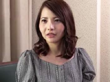 色気がムンムン漂うおっとり系の若奥様と寝取られ中出しハメ撮り！素人人妻ナンパのエロ動画