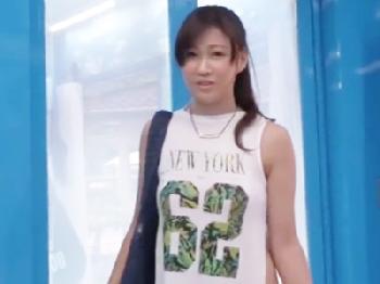 草食系男子のために一肌脱ぐ肉食系お姉さんW素人ナンパのエロ動画