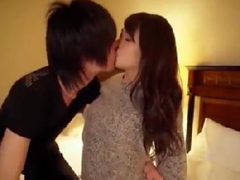 「ダメだよこんな出しちゃ‥」ノリノリでパコってたのに勝手に中出しされて半泣きお姉さんW素人痴女人妻ハメ撮りのエロ動画