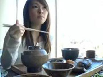 ナンパしたシロウト妻が巨大チンポを見て色情スイッチオン！中出し姦淫交尾！巨乳素人人妻のエロ動画