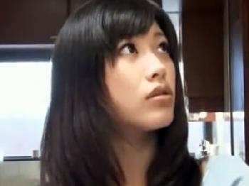 赤面女子が札束の誘惑に負けて初めて会った童貞くんを筆おろし素人美少女ナンパのエロ動画