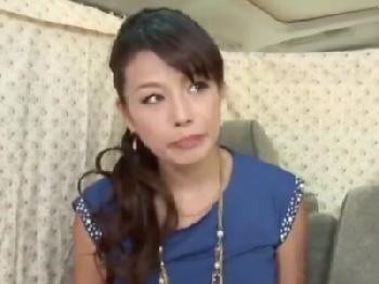「カメラ‥いるんですか？」真面目で気品漂うセレブ奥様がファックになった途端豹変W巨乳素人人妻ハメ撮りナンパのエロ動画