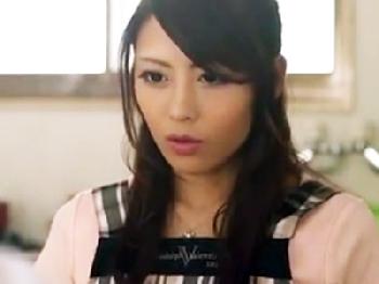 夫に構ってもらえない寂しさから隣人との肉体関係に堕ちる奥さん人妻顔射オナニーのエロ動画