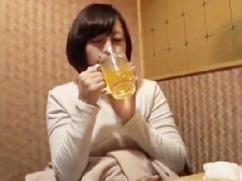 「中気持ちいいッ」深酔い女子大生をホテルに連れ込み種付け中出し素人美少女ハメ撮りのエロ動画