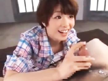 高級料亭の美人女将さんが色情し厨房で板前に襲いかかる!!熟女フェラ手コキのエロ動画