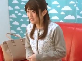 ヒカキンそっくりのチェリーボーイイチモツを筆おろししてくれた美人マダム素人人妻童貞のエロ動画