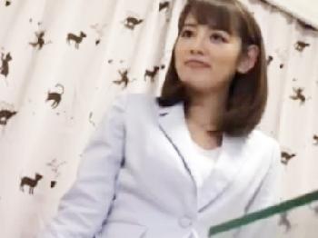 終電逃して上司宅へお泊り！すっぴん姿に思わずドキドキしてしまいそのままエッチお姉さんOL顔射のエロ動画