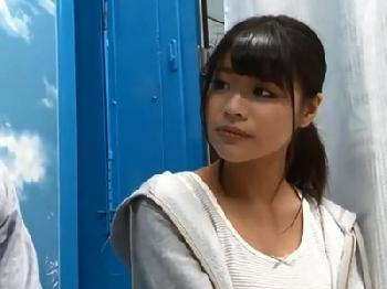 フェラチオのお返しにクンニリングスされて発情→結局挿入されちゃった素人さん巨乳美少女のエロ動画