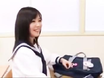 転校先の学校で同級生に即犯される不憫な美形少女女子校生美少女顔射のエロ動画