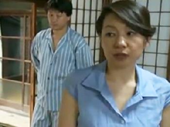 『内緒だからね?』義理息子のイチモツをなし崩し的に受け入れる熟女妻痴女人妻近親相姦のエロ動画