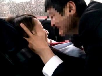 ノリのいい美人お姉さんが電動マッサージ器固定クイズにチャレンジするも失格罰ゲームSEXW素人痴女顔射のエロ動画