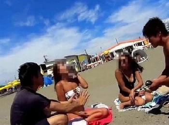 「ヤダ！ちょっとヤメて～笑」海に遊びにきていたガチ素人ギャルたちをナンパしてその場でブッ込み倒し巨乳水着のエロ動画