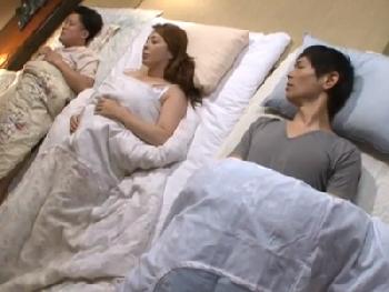 目鼻立ちのはっきりしたギャル系美形お姉さんを隅まで堪能する濃密パコ巨乳顔射のエロ動画