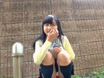 生徒会長なのに男を自宅に連れ込みまくってSEX三昧の女子校生ロリめがね乱交のエロ動画