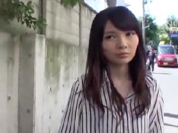 素股で世界に行こうと言われてついてっちゃう尻軽女女に中出し素人美少女ロリのエロ動画