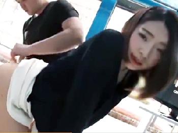 放送中はどんな妨害にも耐えんとする健気なアナウンサー志望女子素人美少女お姉さんレイプのエロ動画