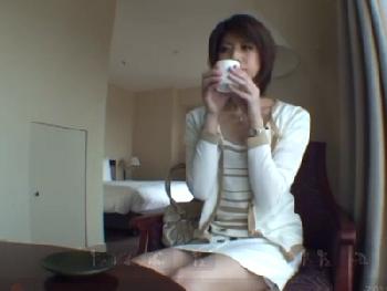 綺麗だけどちょっと固そうな28歳OLさんが…うちに秘めた色欲を解放させるド淫乱SEX素人お姉さんめがねのエロ動画