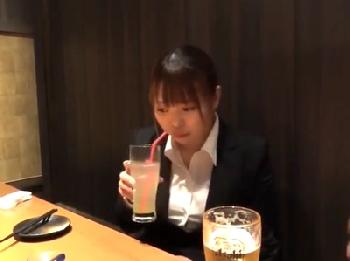 研修で東京に出てきていたトリマーをナンパ→良い人を装ってオジサンたちとハメ撮りナイト巨乳素人OL3Pのエロ動画