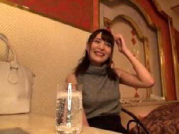 『全然そんなことないよ…』遊び慣れてる感じの素人と2人きりの二次会をラブホテルで巨乳ハメ撮りのエロ動画