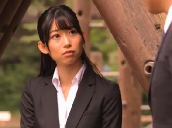 『一部屋しかないの…？』会社の後輩くんと密通SEXに勤しむ敏腕OL巨乳人妻のエロ動画