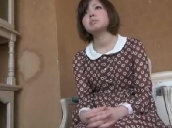 童顔顔ながら母乳が飛び散るほどデカパイな素人に制服着させてイチャコラハメ撮り巨乳のエロ動画