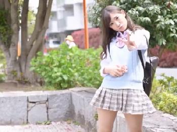 「あたってるんですけど…!」女子校生を電車痴漢→トイレに移動し生SEX美少女のエロ動画