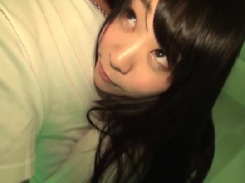 「恥ずかしぃ～♡」とアニメ声で照れながらもチンチン刺激しくる美形少女！個人撮影激しくイキ乱れW素人美少女ハメ撮りのエロ動画