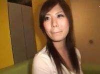 夫の目を盗んでは浮気相手の肉棒で気持ちよくイキ乱れるあばずれド淫乱妻素人人妻顔射ハメ撮りのエロ動画