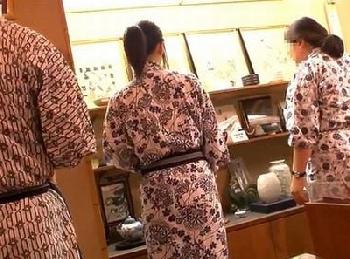 温泉旅館で起きた悲劇!美人奥さんだけが狙われて1人になった所を強行陵辱素人人妻コスプレレイプのエロ動画