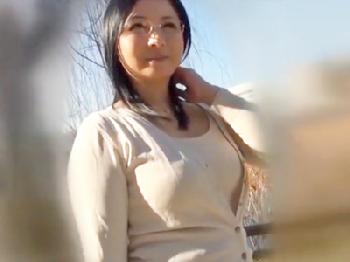 むっつり淫乱な素人奥さんが性的変態願望を叶える乱交SEX熟女のエロ動画