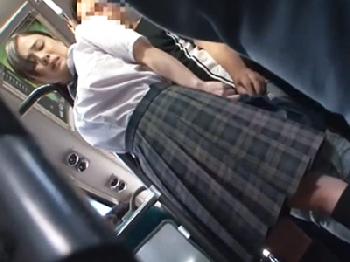 巨乳女子校生がバスに乗ってたらパイ射陵辱するのは男の義務ですW素人美少女レイプ痴漢のエロ動画