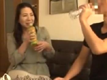 久しぶりのSEXで女を取り戻した熟女妻を隠し撮り素人人妻盗撮のエロ動画