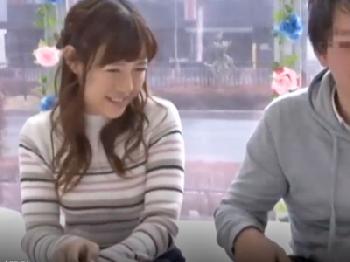 友人同士の同級生がマジックミラー号の雰囲気に煽られて中出しFUCK素人お姉さんのエロ動画