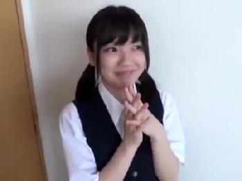 アイドルみたいな顔した美形少女女子校生が援助交際ハメ撮りファック！素人美少女痴女ナンパのエロ動画