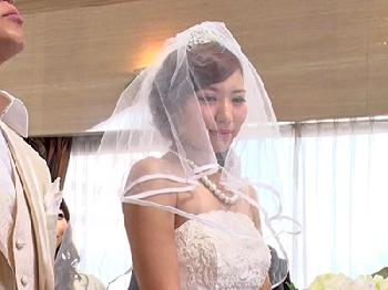 性交のハードルが異常に低くて結婚式は精液でお祝い巨乳人妻中出し近親相姦のエロ動画