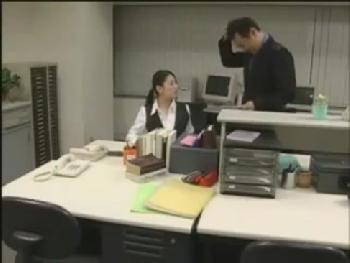 潔癖症の美人オフィスレディが汚らわしい上司にオフィスで犯される!巨乳OLフェラ手コキ北原多香子のエロ動画
