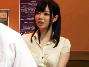 媚薬オイルでスケベマッサージされた黒髪美形少女が生ズボされて狂いイキ巨乳美少女レイプ盗撮のエロ動画