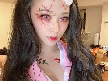 鬼滅の刃の竈門禰豆子のコスプレをした渚みつきVSてんちむ、どっちが似合う？美少女のエロ動画