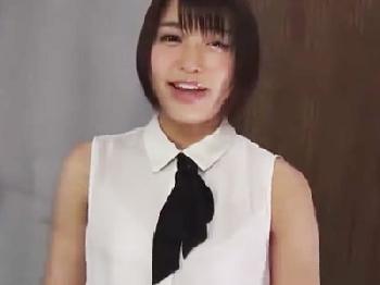 ショートヘアの美形少女が一人Hで潮噴射→『ハメてください‥』顔面射精パコ開始!美少女顔射潮吹きオナニーのエロ動画