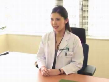 『これ以上はダ…めっ』真面目そうな女医が調教されてアヘイキ絶頂巨乳顔射3Pのエロ動画