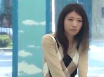 『コレ本当に見えてないんですよね!?』マジックミラー号でドキドキしながらハメられる美形お姉さん素人ぶっかけのエロ動画