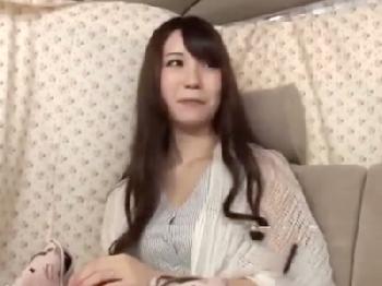 通勤バスに乗っていたら背後から性的暴行されて顔面射精される！巨乳お姉さん顔射レイプのエロ動画