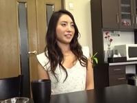 『家でするとか猛烈興奮しちゃいますっ』欲求不満な美形奥さん宅でアダルトビデオ撮影素人お姉さん人妻中出しのエロ動画