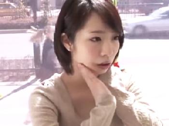 超強力な媚薬で淫乱化した美人オフィスレディが肉棒にしゃぶりつき寝バックでアヘ顔オーガズムOLナンパマッサージのエロ動画