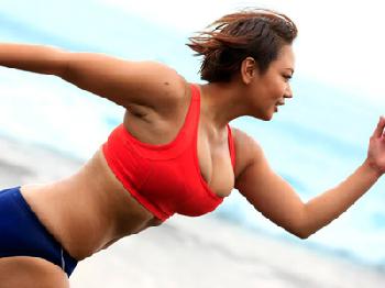 たくましいアスリートボディのライフセイバーの激ファック巨乳素人お姉さんのエロ動画